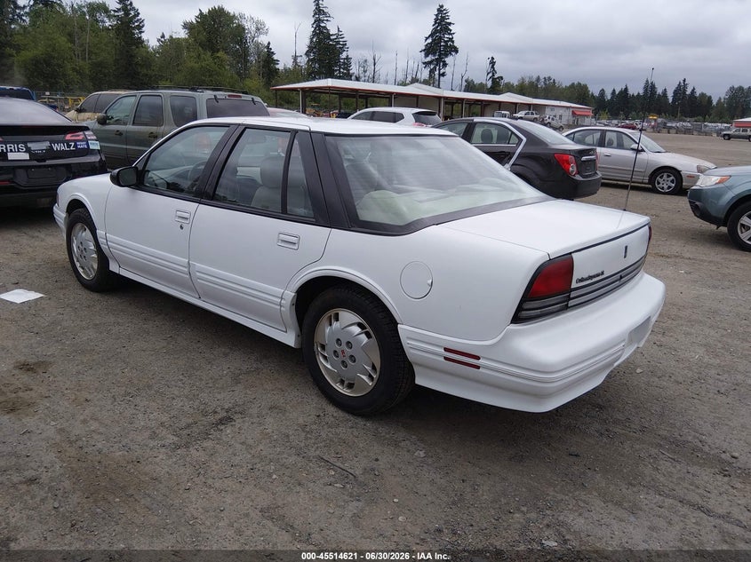 1997 OLDSMOBILE CUTLASS SUPREME auction photo 3