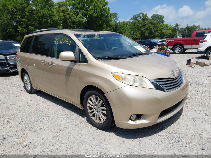 2011 TOYOTA SIENNA auction photo 1
