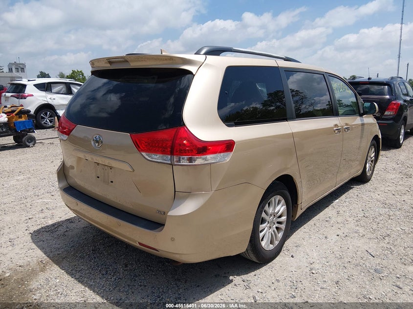 2011 TOYOTA SIENNA auction photo 4