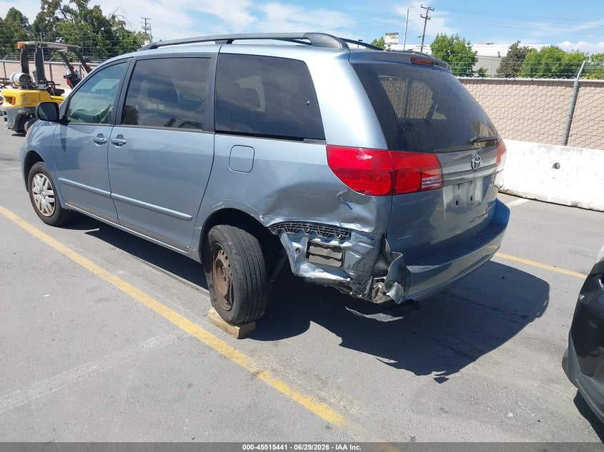 2004 TOYOTA SIENNA auction photo 3