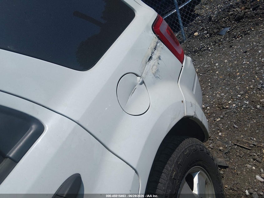 2012 FORD ESCAPE auction photo 6