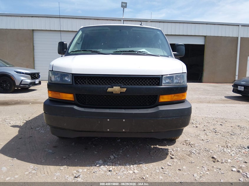 Photo 15 - CHEVROLET EXPRESS PASSENGER