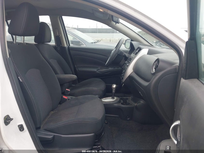 2018 NISSAN VERSA auction photo 5
