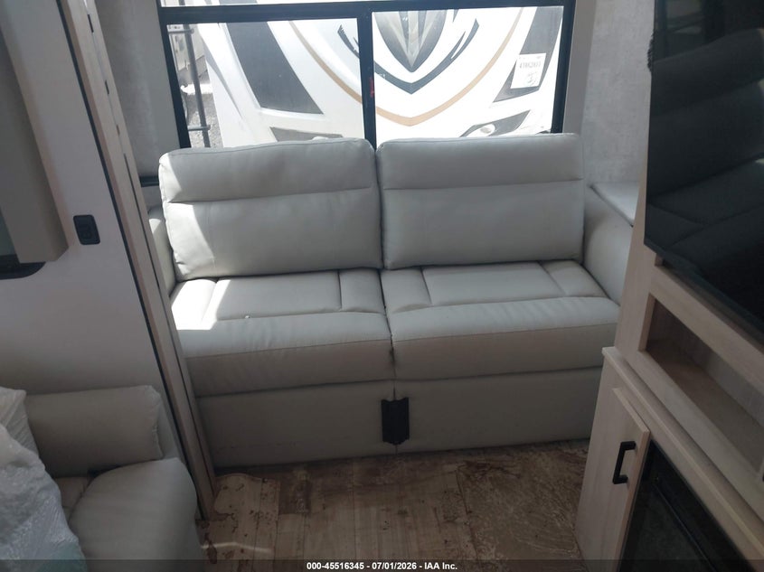 2024 WINN V2730RL auction photo 5