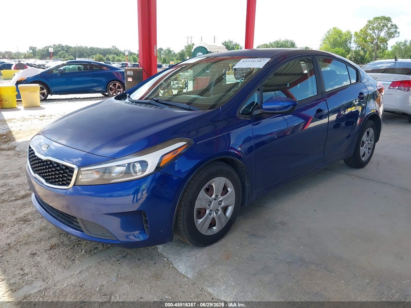 2018 Kia Forte, Right Front, IAAI, VIN 3KPFK4A77JE257009 — photo 2