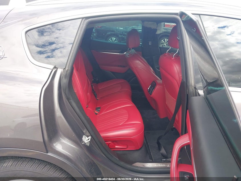 2017 MASERATI LEVANTE auction photo 8