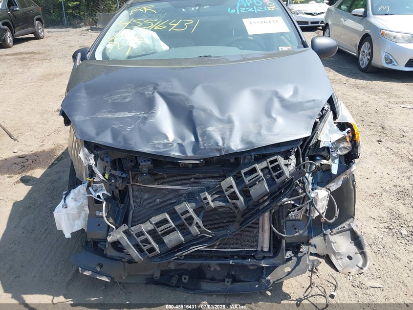 2011 TOYOTA PRIUS auction photo 6