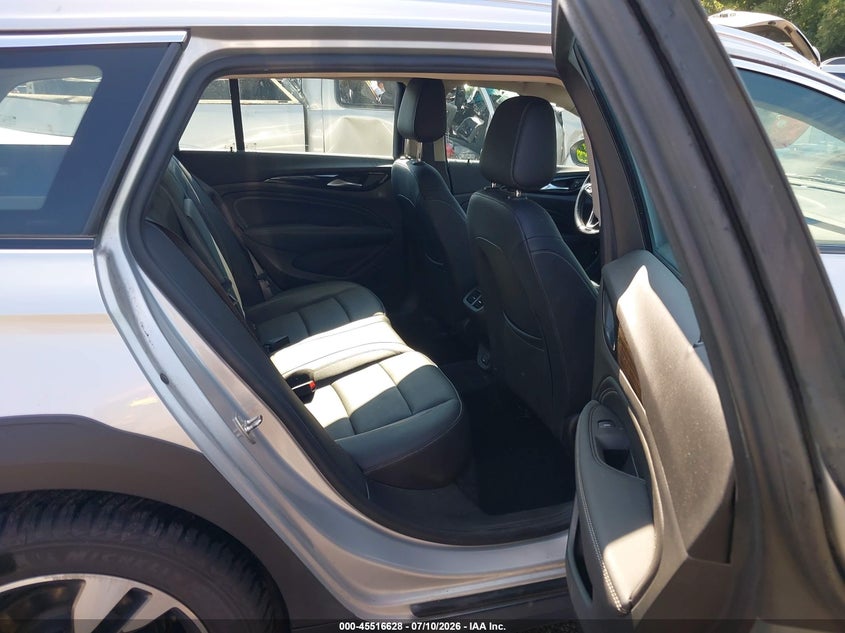 2018 Buick Regal Tourx Essence VIN: W04GV8SXXJ1162460 Lot: 45516628