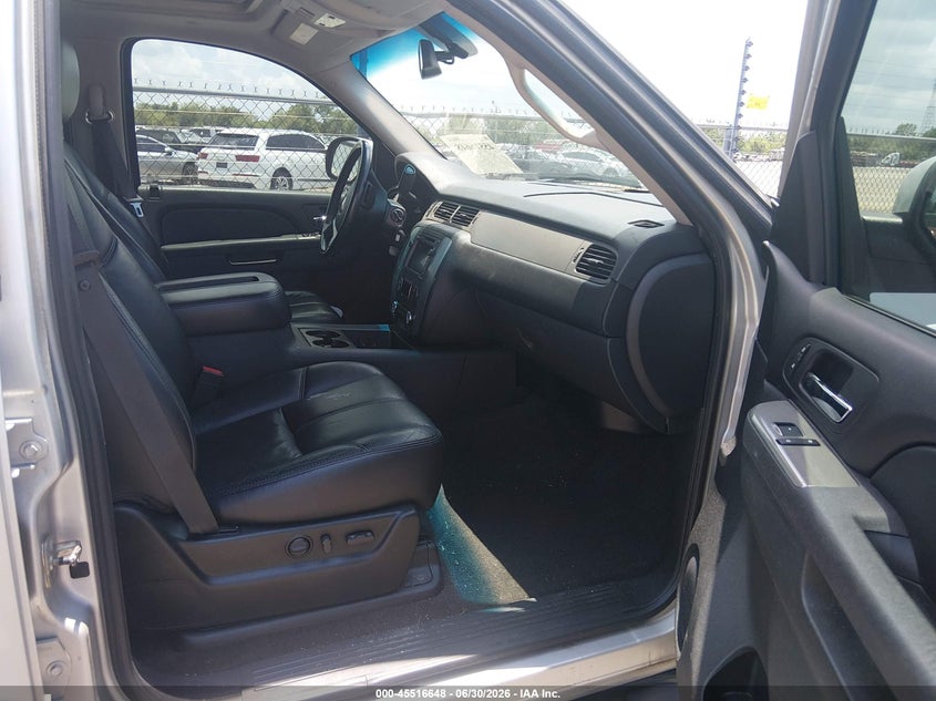 2010 CHEVROLET TAHOE auction photo 5