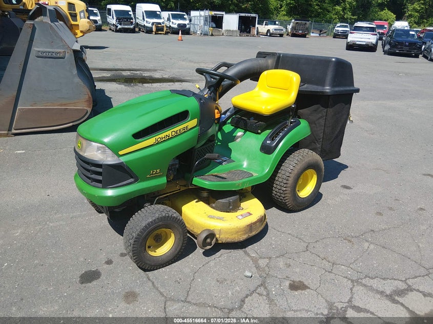 2006 JOHN DEERE D125 auction photo 2