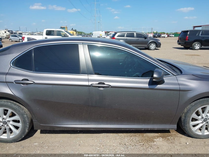 TOYOTA CAMRY - zdjęcie 14