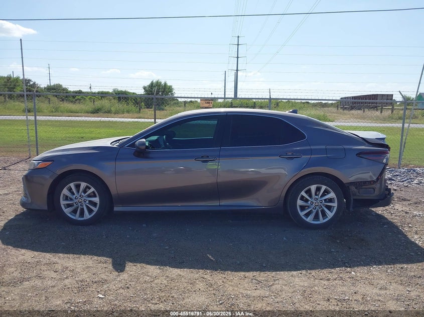 TOYOTA CAMRY - zdjęcie 15