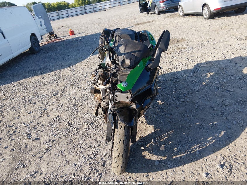 2023 KAWASAKI ZX1002 auction photo 5