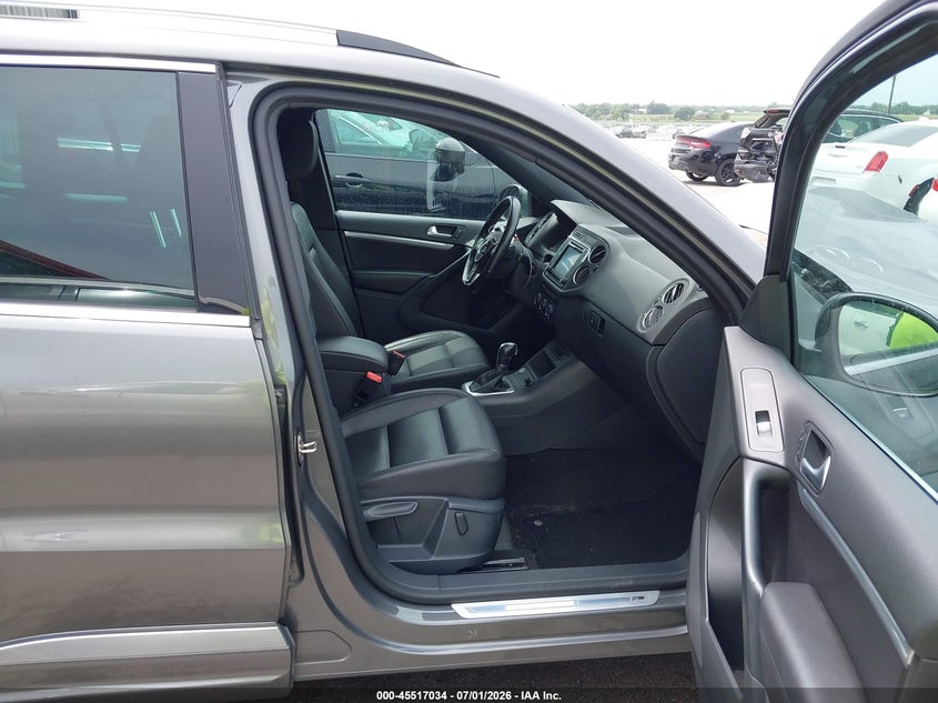 2016 VOLKSWAGEN TIGUAN auction photo 5