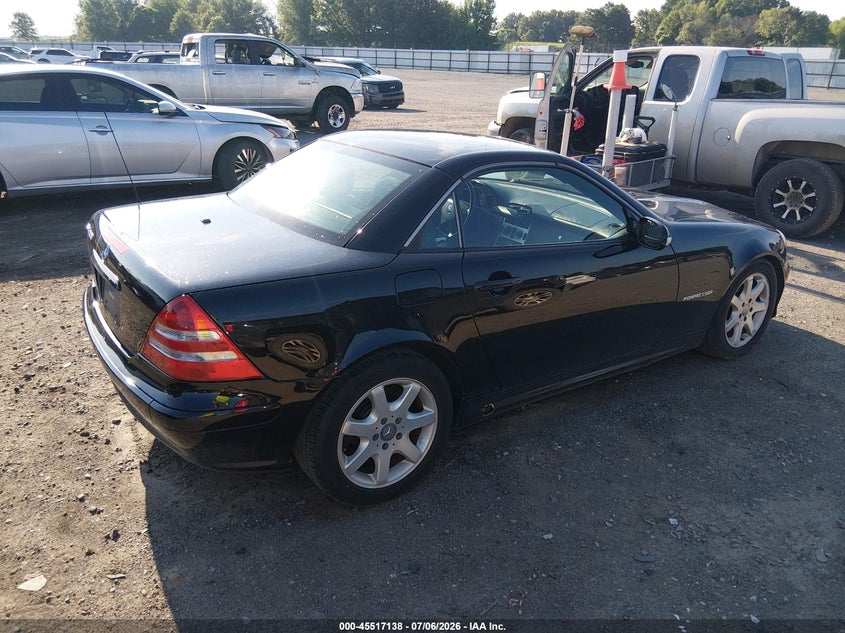 2002 MERCEDES-BENZ SLK 230 auction photo 4
