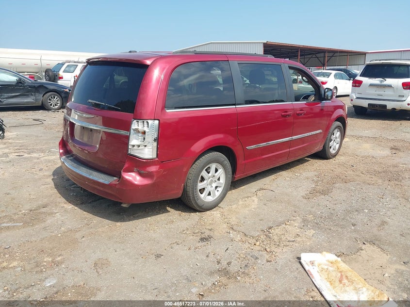 2011 CHRYSLER TOWN & COUNTRY auction photo 4