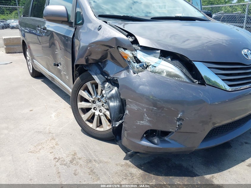 2014 TOYOTA SIENNA auction photo 6