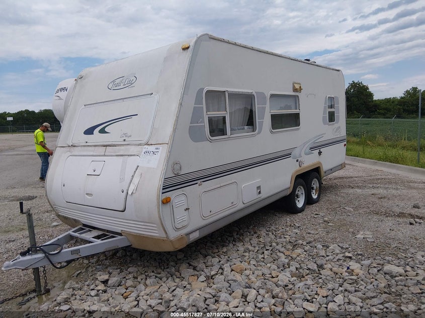 2000 R-VISION TRAIL-LITE TRAVEL TRAILER auction photo 2