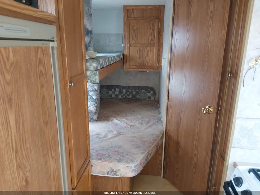 2000 R-VISION TRAIL-LITE TRAVEL TRAILER auction photo 5