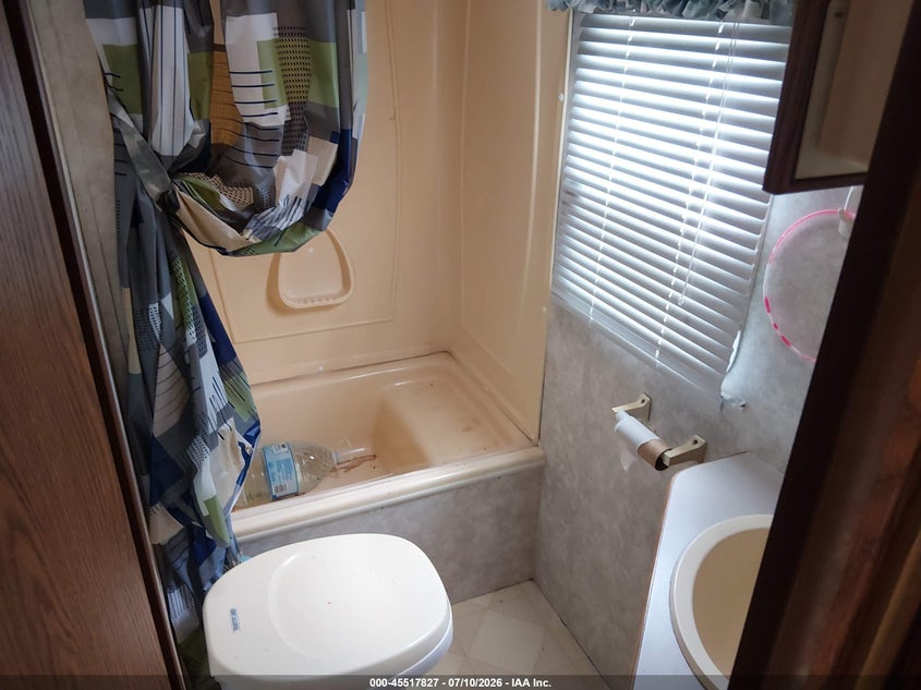 2000 R-VISION TRAIL-LITE TRAVEL TRAILER auction photo 8
