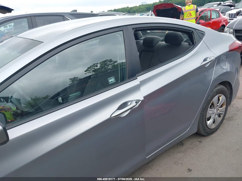 2016 HYUNDAI ELANTRA auction photo 6
