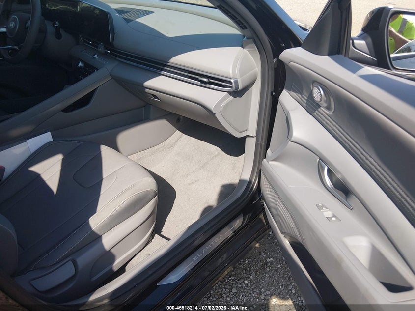2025 HYUNDAI ELANTRA HYBRID auction photo 5
