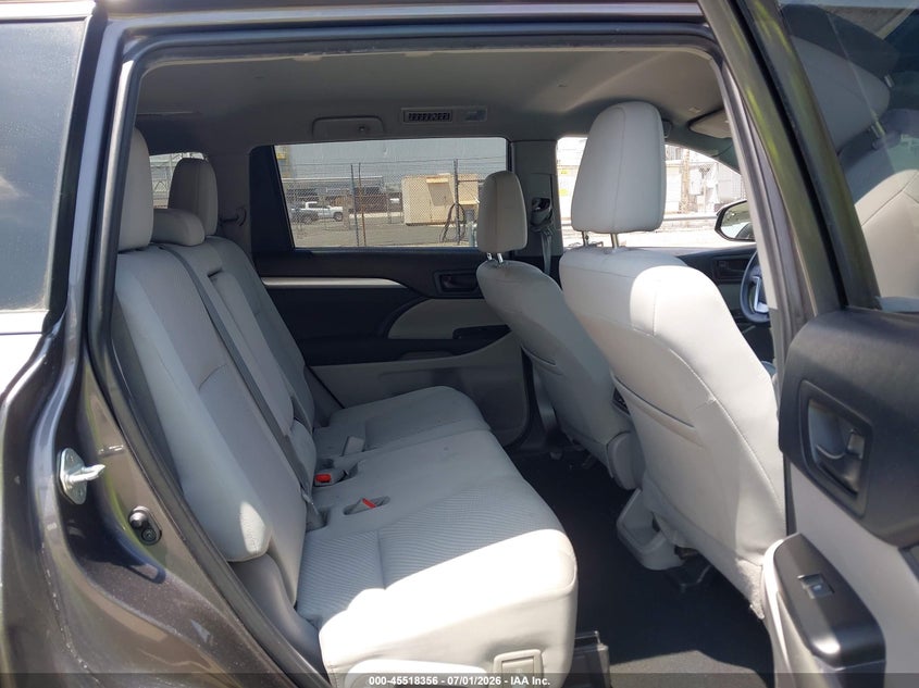 2019 TOYOTA HIGHLANDER auction photo 8