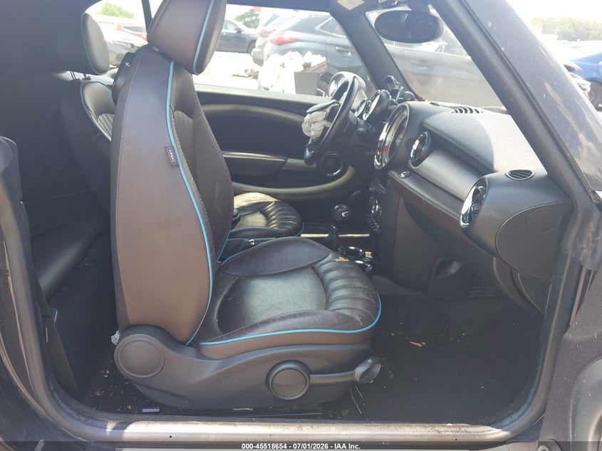2013 MINI CONVERTIBLE auction photo 5