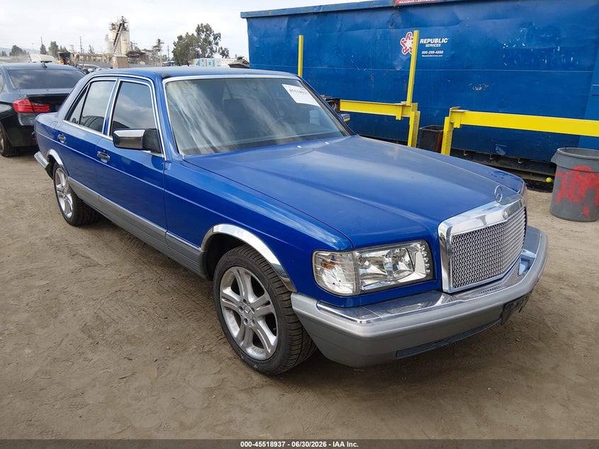 WDBCA32C9FA133537 MERCEDES-BENZ 380 Photo 1