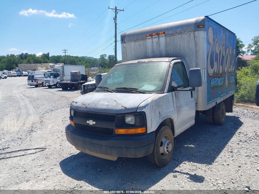 2009 Chevrolet Express Cutaway Work Van 1GBHG31C791177424 photo 1
