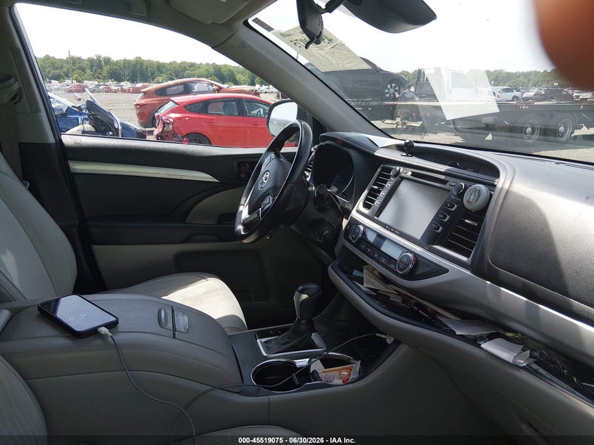 2019 TOYOTA HIGHLANDER auction photo 5