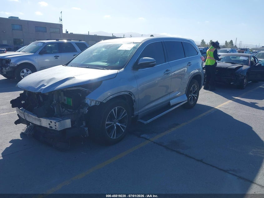 2017 TOYOTA HIGHLANDER auction photo 2