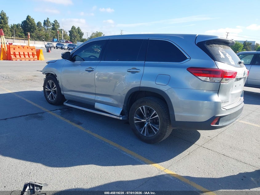 2017 TOYOTA HIGHLANDER auction photo 3