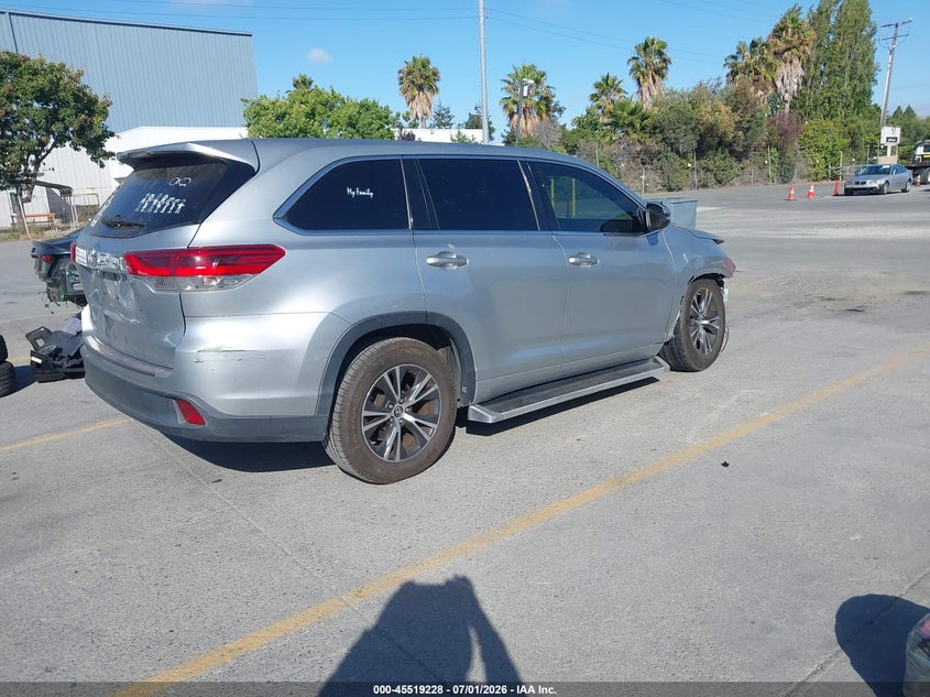 2017 TOYOTA HIGHLANDER auction photo 4