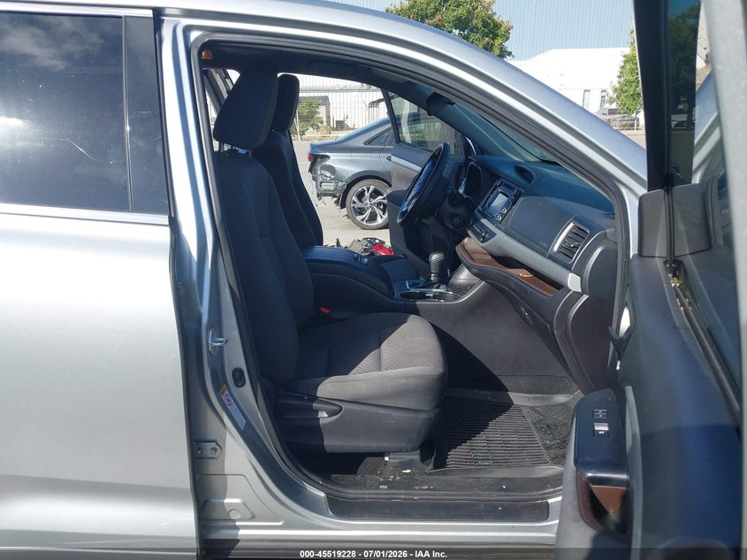 2017 TOYOTA HIGHLANDER auction photo 5