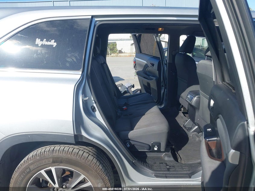 2017 TOYOTA HIGHLANDER auction photo 8