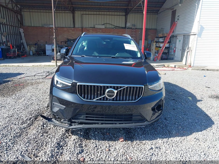2025 Volvo Xc40 B5 Core Bright Theme VIN: YV4L12UJ2S2469636 Lot: 45519260