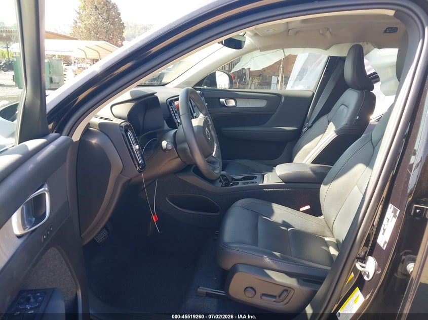 2025 VOLVO XC40 auction photo 5