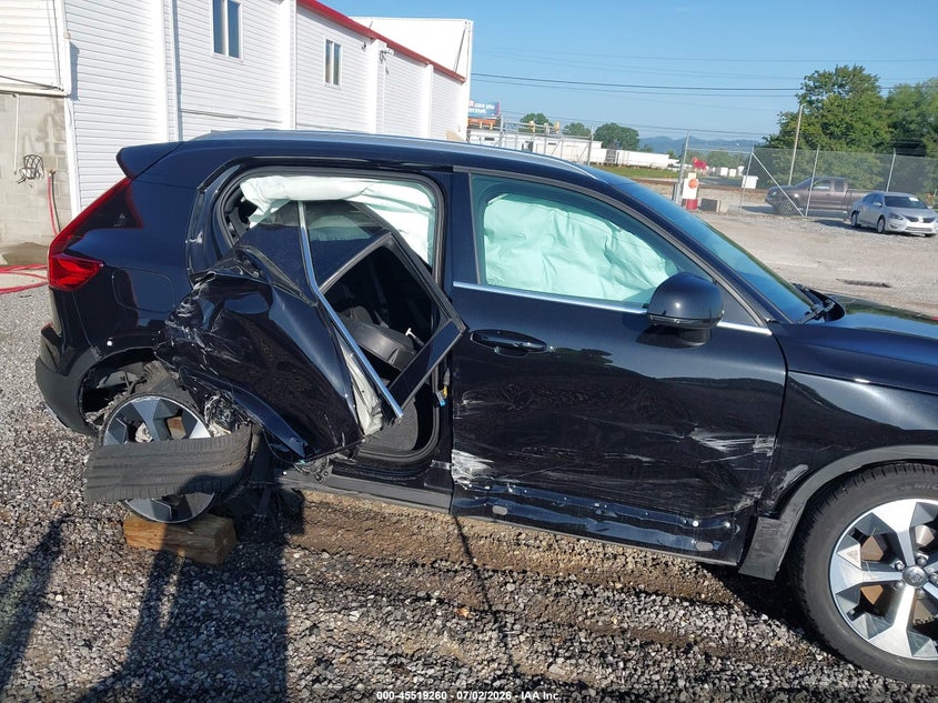2025 VOLVO XC40 auction photo 6