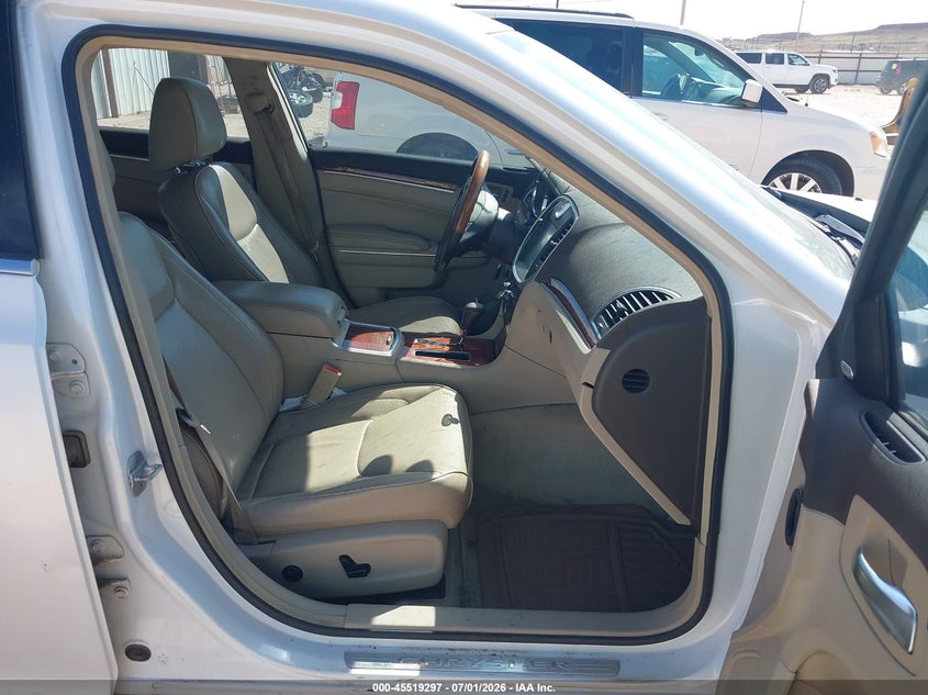 2011 CHRYSLER 300C auction photo 5