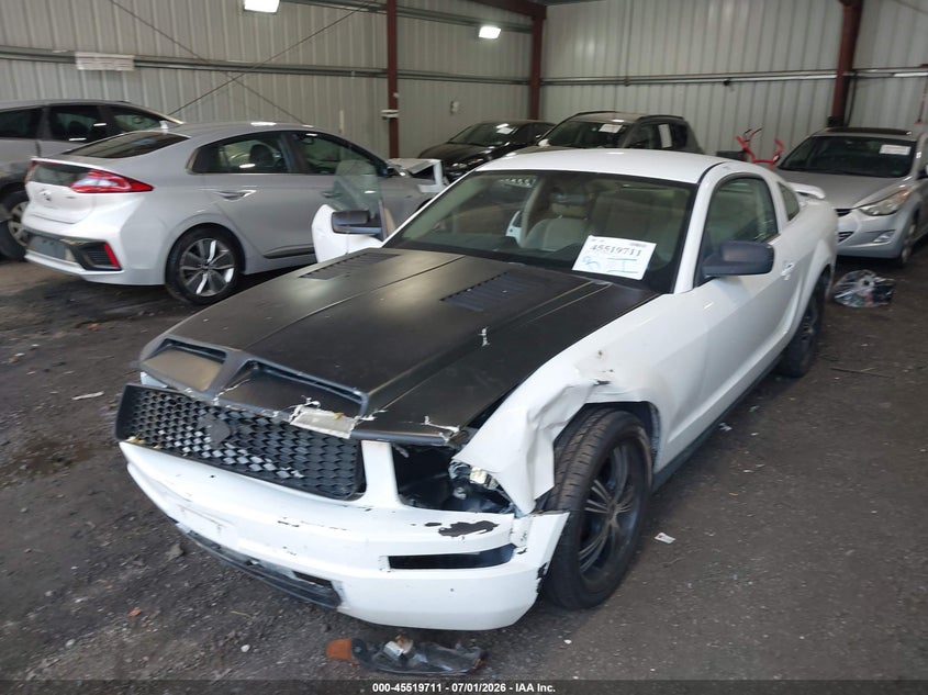 2005 FORD MUSTANG auction photo 2