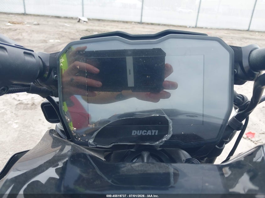 2024 Ducati Diavel V4 VIN: ZDMGAR1WXRB004422 Lot: 45519737