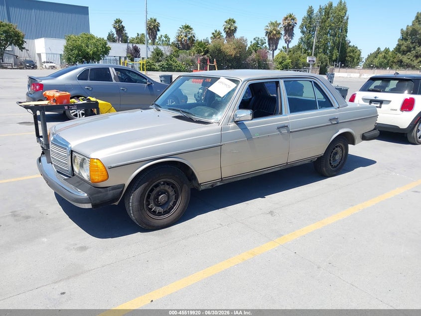 1985 MERCEDES-BENZ 300