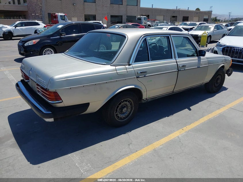 1985 MERCEDES-BENZ 300