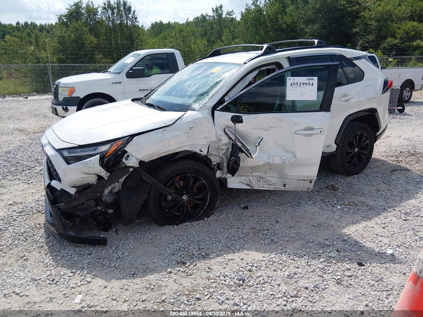 2022 Toyota RAV 4, Left Side, IAAI, VIN JTM16RFV2ND076233 — photo 2