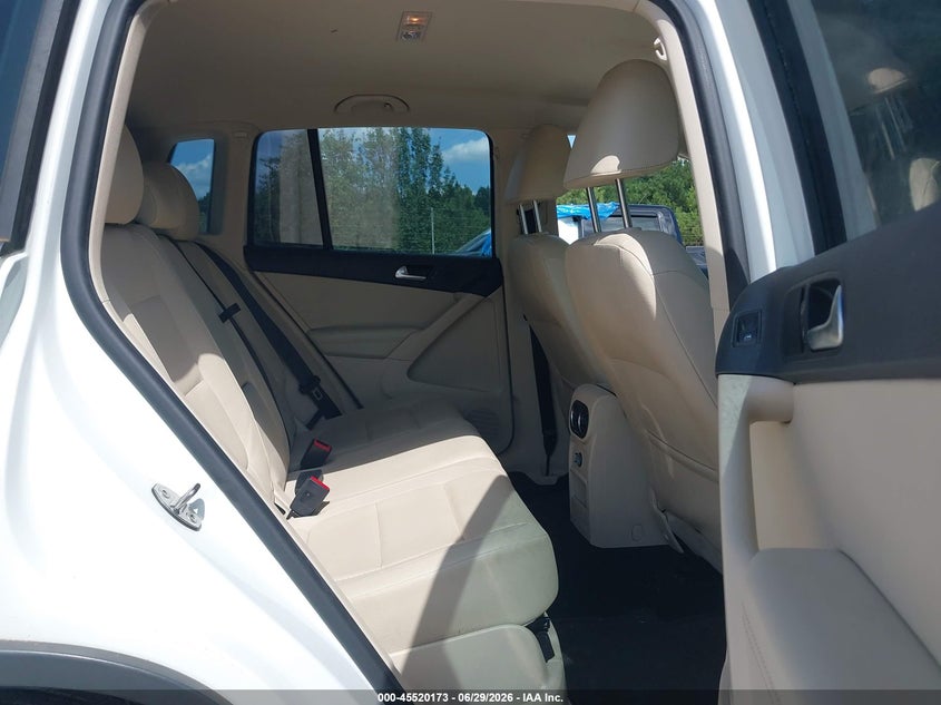 2016 VOLKSWAGEN TIGUAN auction photo 8