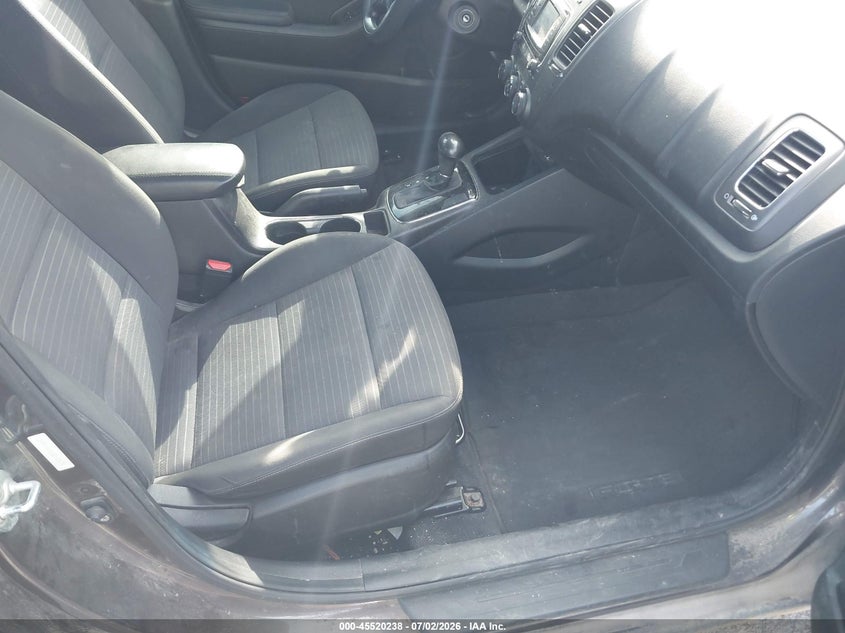 2017 KIA FORTE auction photo 5