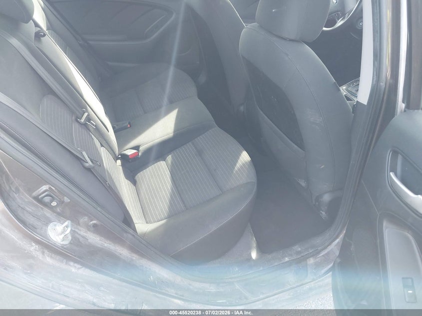 2017 KIA FORTE auction photo 8