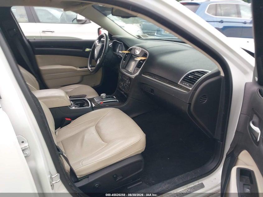 2015 CHRYSLER 300C auction photo 5