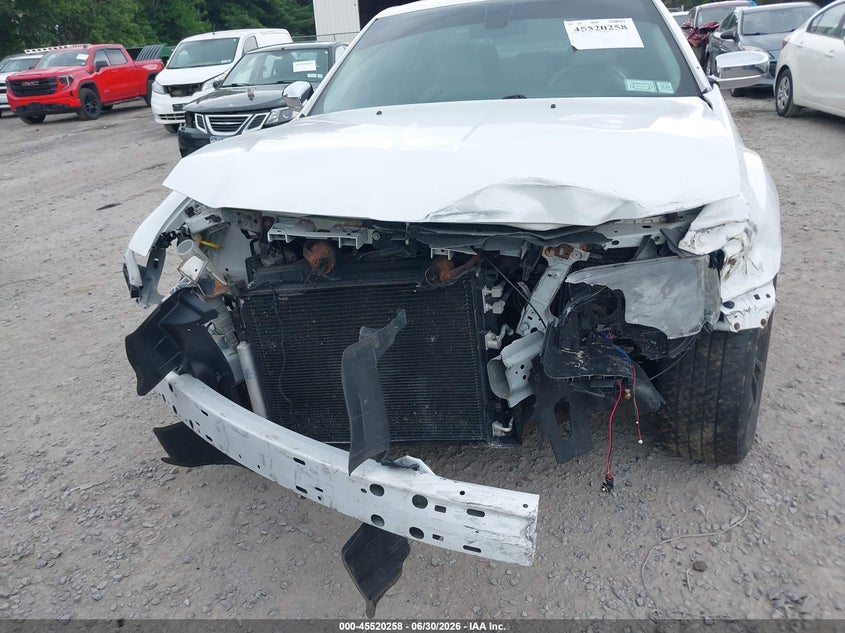 2015 CHRYSLER 300C auction photo 6